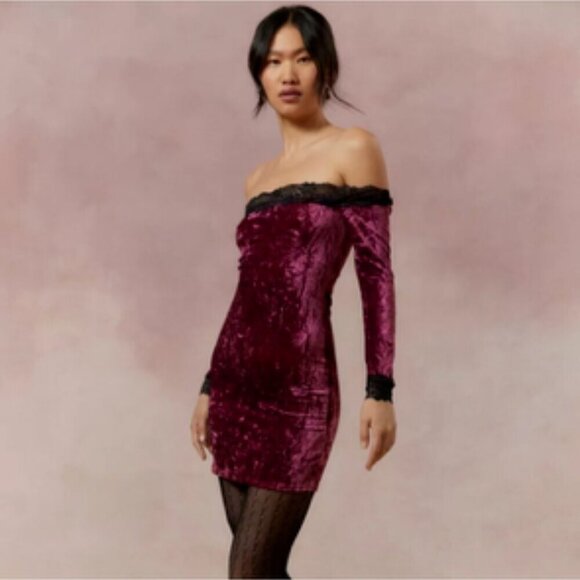 Kimchi Blue “Ryder” Velvet and Lace Mini Dress in Plus (Burgundy) – Small - NWOT - Picture 5 of 10
